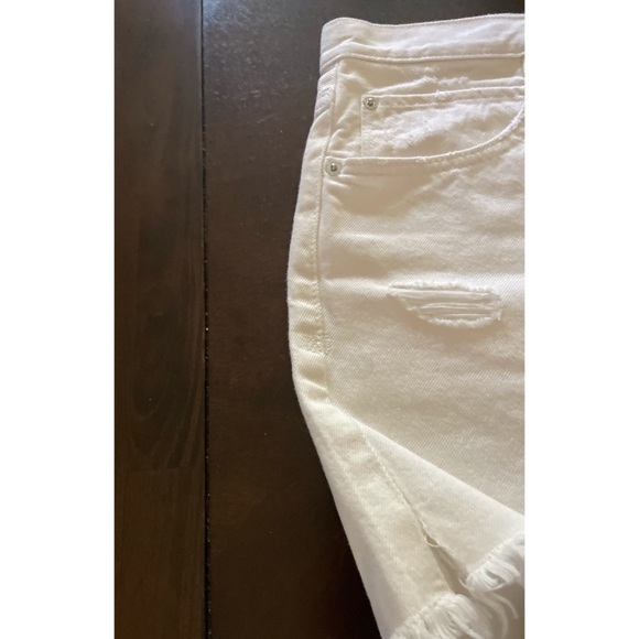 We The Free  Makai Jean Short(3 to 4 inch inseam; 12" front rise; Waist 32”) - Picture 11 of 14